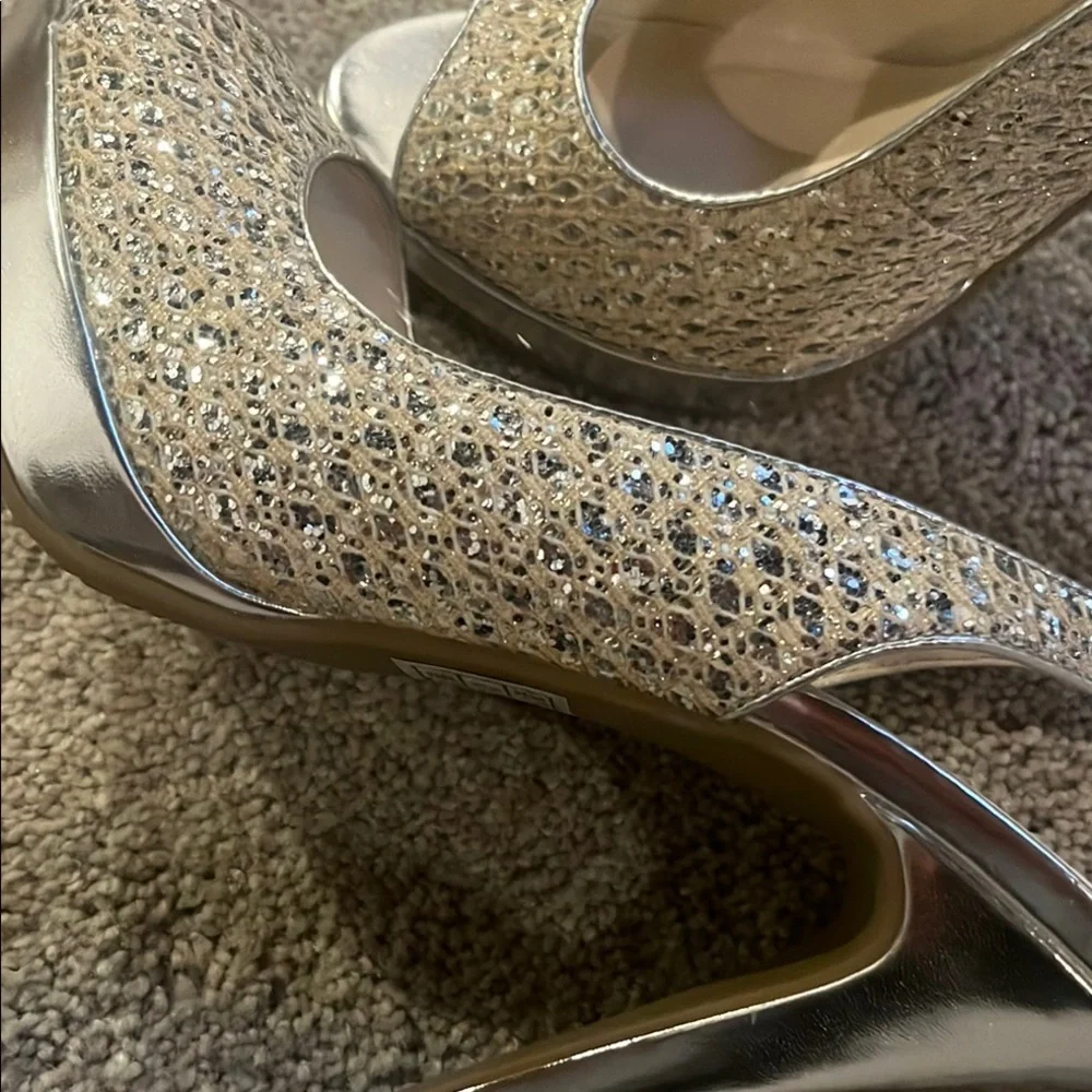 Elegant Silver Peep-Toe Heels - Picture 2 of 4